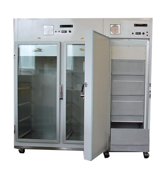 Laboratory freezer / chest / ultra low-temperature / on casters